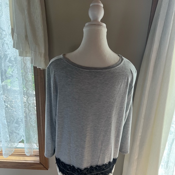 Talbots Petites Large Top, pretty gray, cream with black fringed lace - Picture 7 of 11